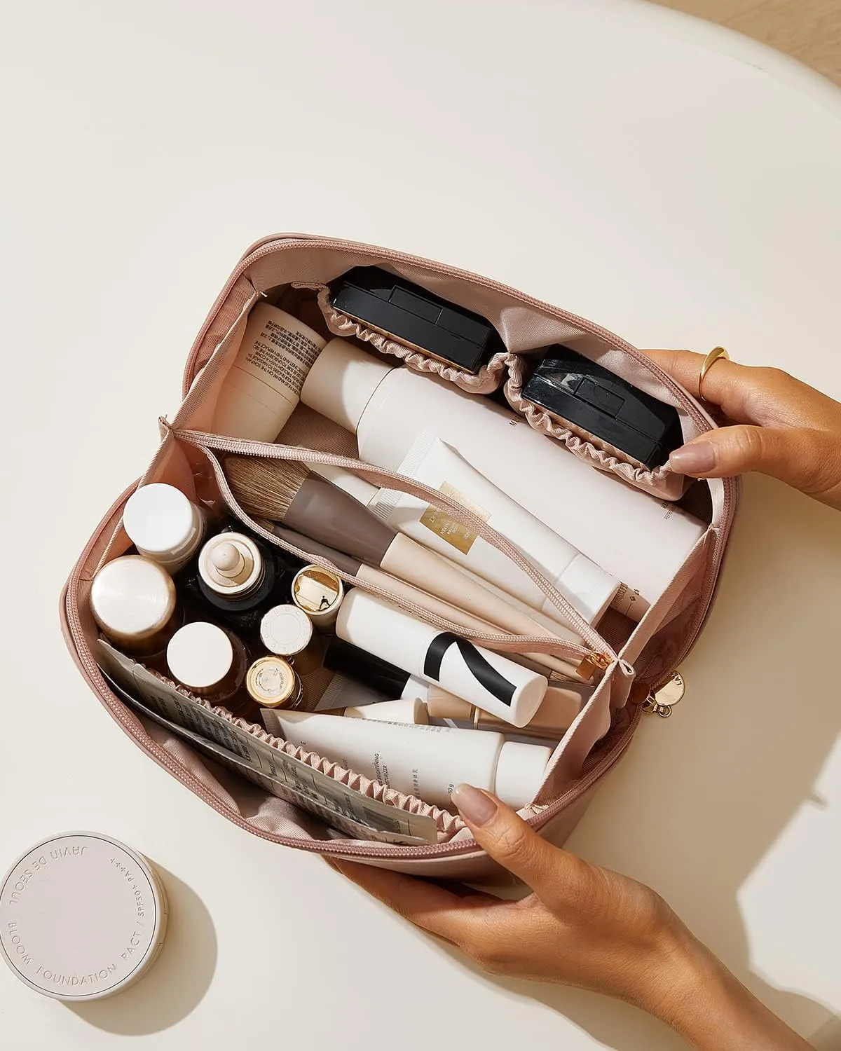 EACHY Travel Makeup Bag,Large Capacity Cosmetic Bags for Women,Waterproof Portable Pouch Open Flat Toiletry Bag Make up Organizer with Divider and Handle